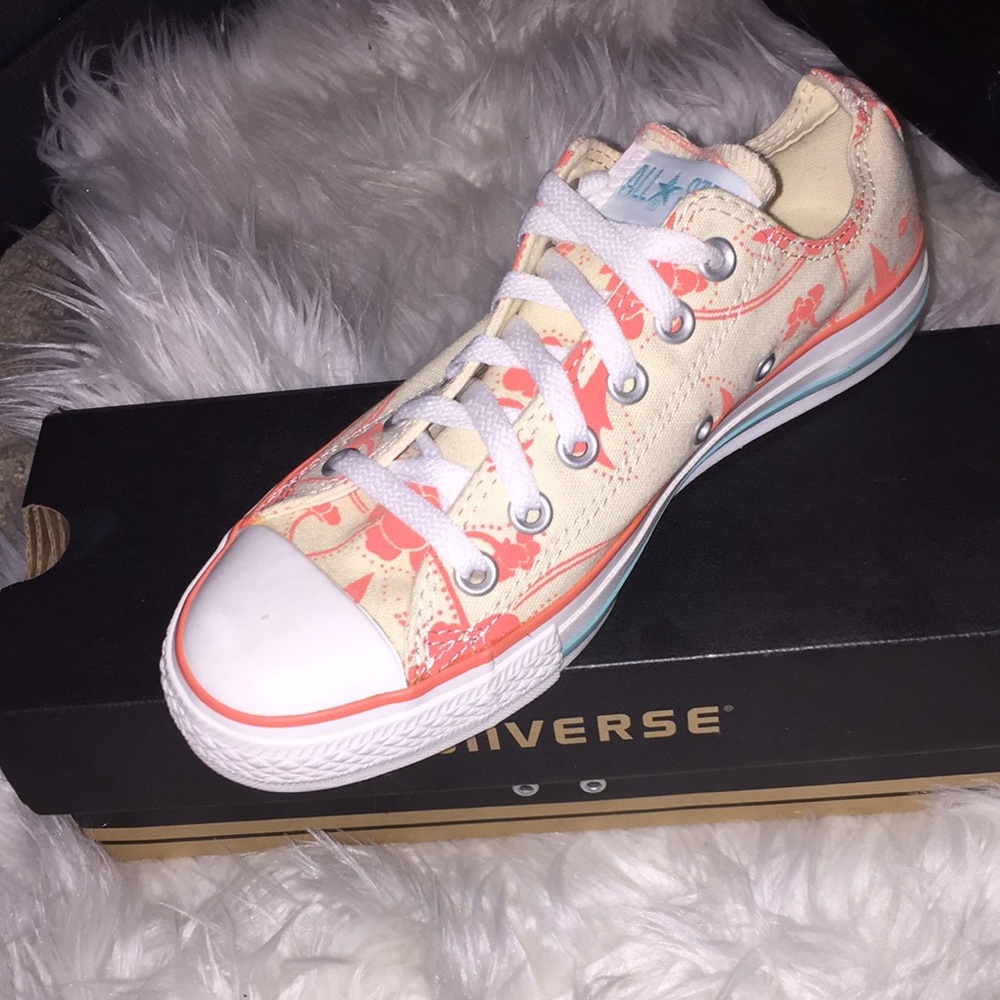 NWT CONVERSE